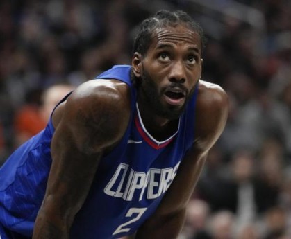 打一节就“消失”？小卡遭遇背部痉挛 半场提前回家