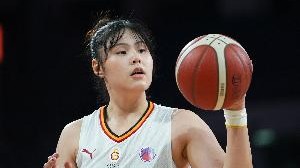 26岁媒体人谈李月汝：男女篮唯一在海外闯荡的国手 加油！